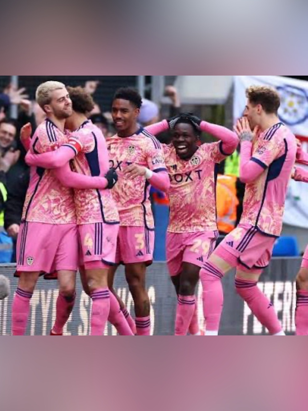 Adidas Authentic Leeds United 2023/2024 Pink Soccer HY3379 Shorts Men’s Sz: S - Picture 2 of 6